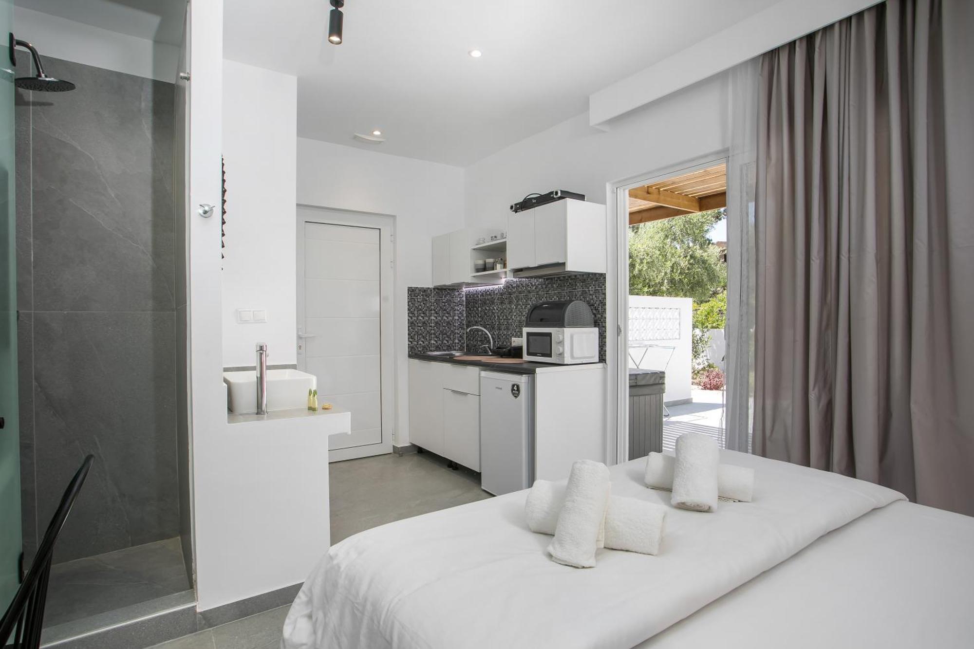 Calma Luxury Studios & Suites Faliraki Exteriör bild